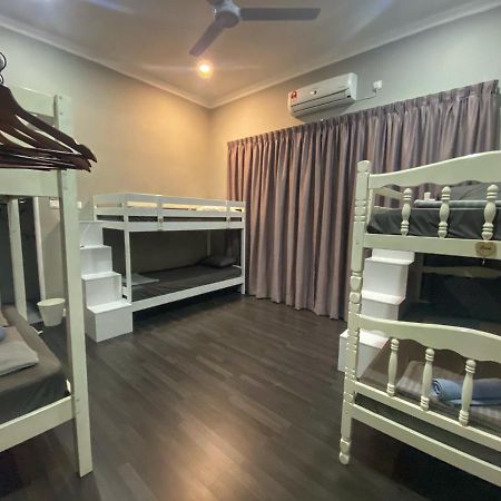 Shafickza Guesthouse Куала-Тренгану Экстерьер фото