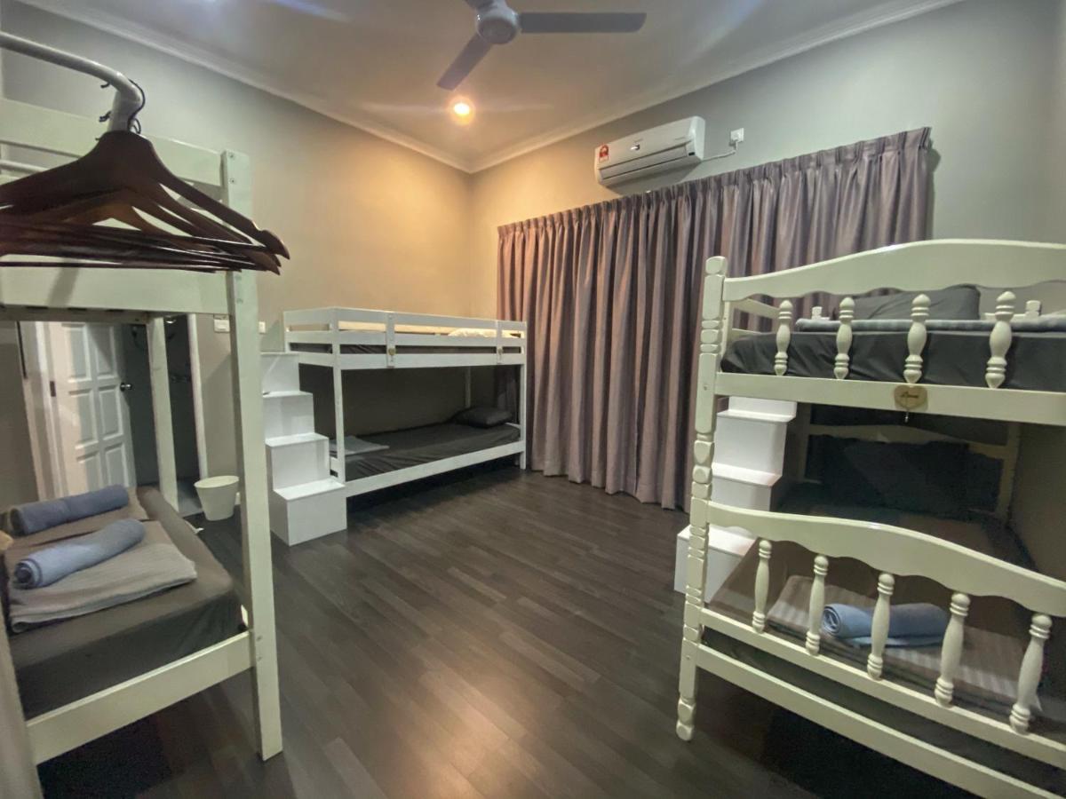Shafickza Guesthouse Куала-Тренгану Экстерьер фото
