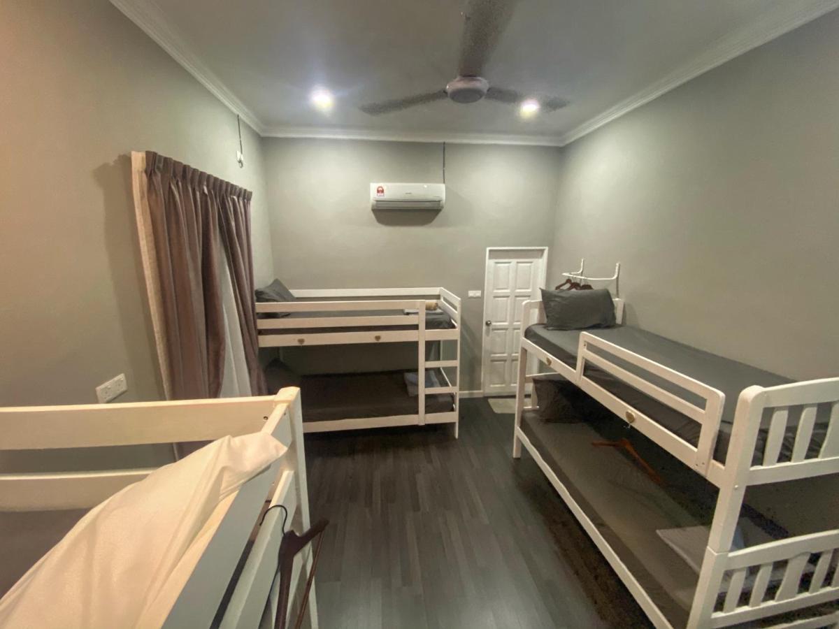 Shafickza Guesthouse Куала-Тренгану Экстерьер фото